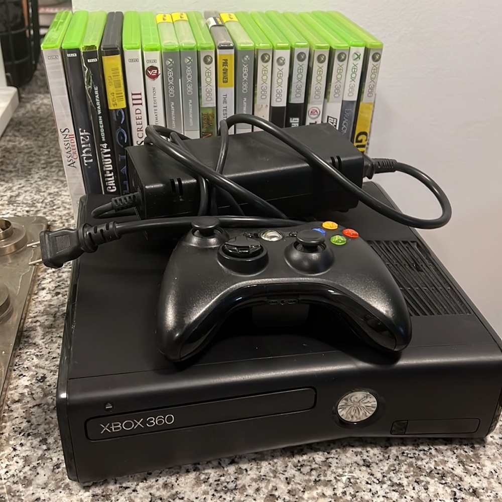 XBOX 360 Pre-Owned Bundle with Wireless Controller & 18 games! Perfect Xmas Gift